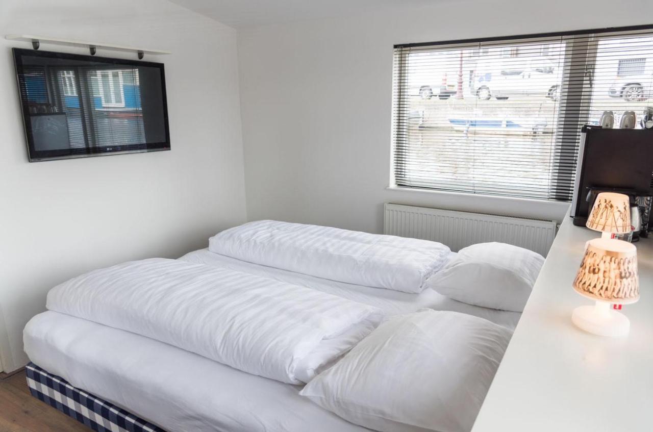 Houseboat Next To Amstel Bed and Breakfast Amsterdam Buitenkant foto